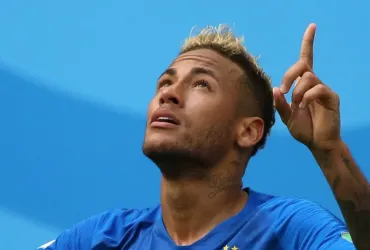 Neymar e la sua Batmobile: la passione per Batman diventa reale