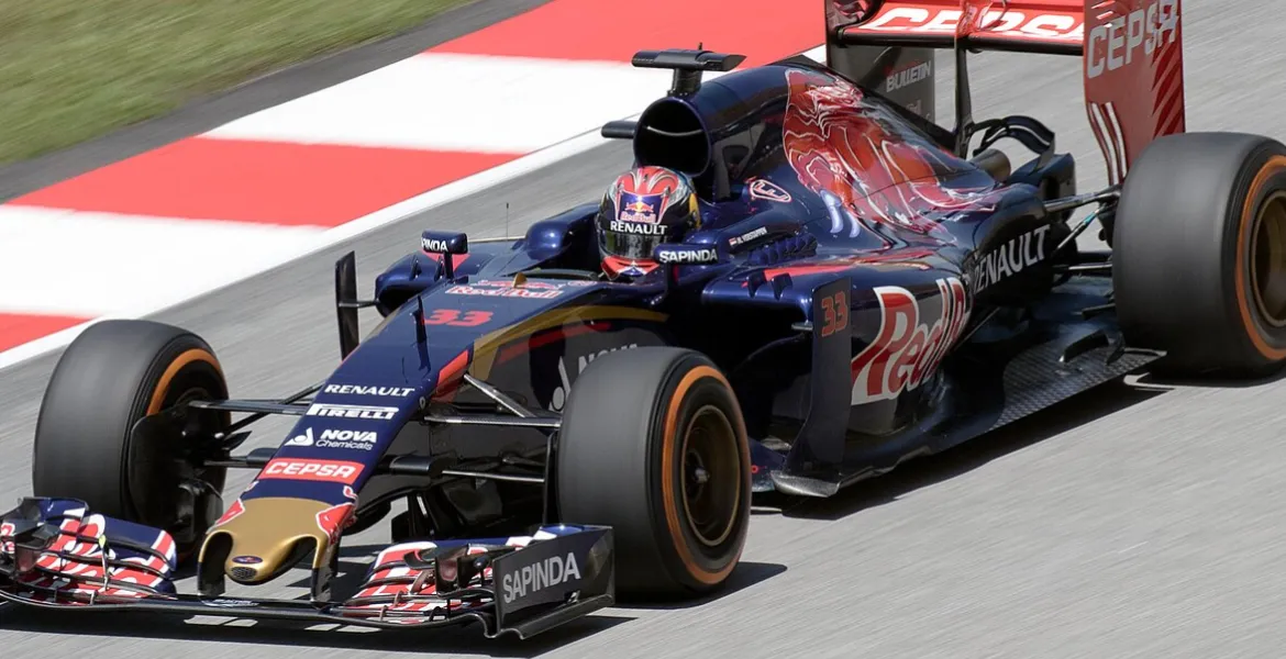Max Verstappen critica la FIA: 'Non sono corse vere'