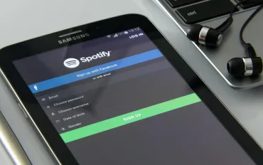Crollo delle Azioni Spotify: Ricavi deludenti e Previsioni Nere