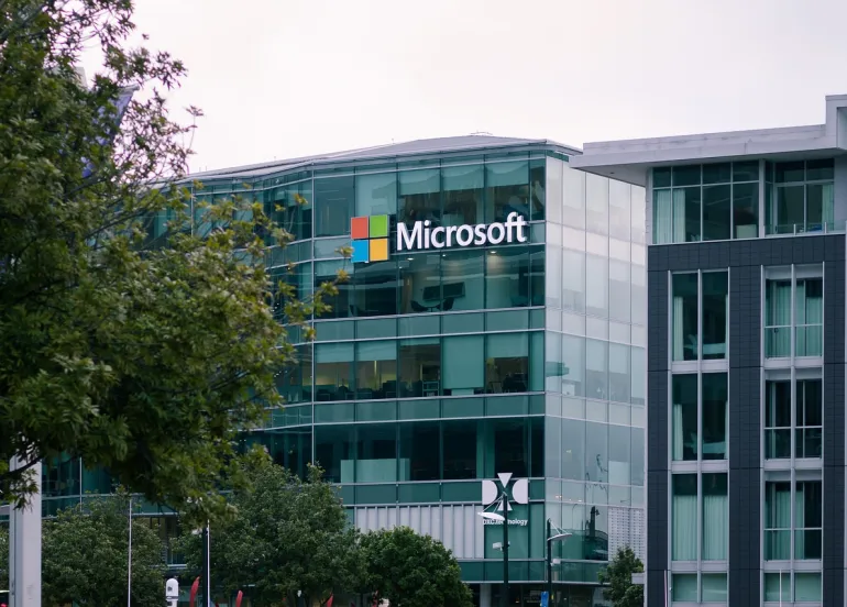 Microsoft svela risultati finanziari dessituendo aspettative