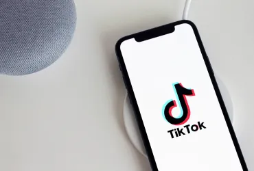 TikTok rivoluziona la sicurezza con controlli parentali e verifica dei fatti