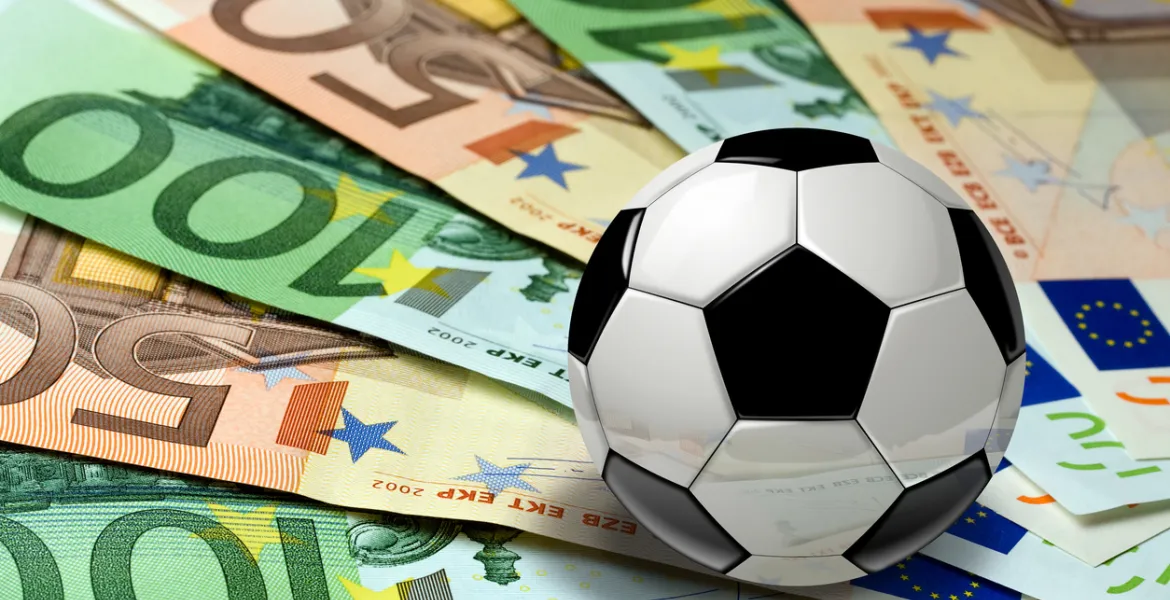 FIFA: stop alla pubblicità polemica sulle divise arbitri