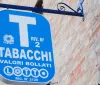 Clamoroso furto a Cadeo: tabaccheria depredata da ladri professionisti