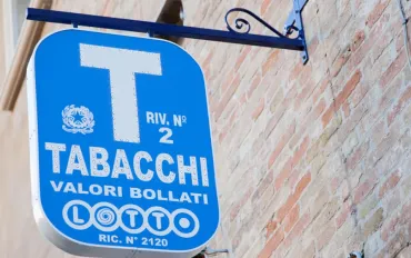 Clamoroso furto a Cadeo: tabaccheria depredata da ladri professionisti