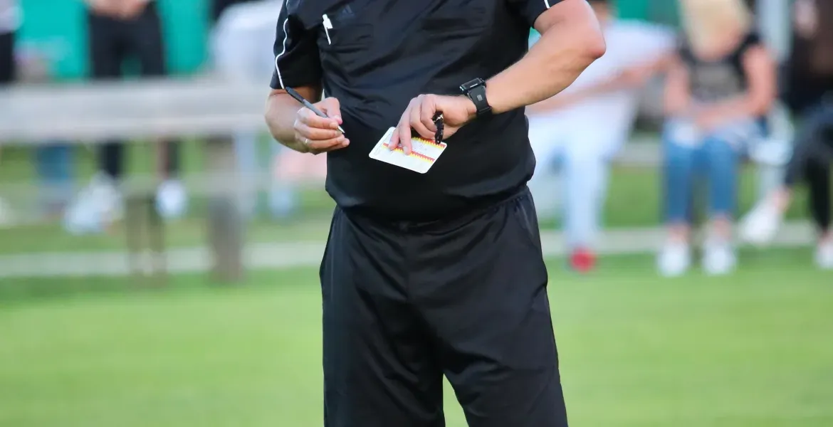 Calcio, rivoluzione trasparenza: l'arbitro spiegherà le decisioni in diretta
