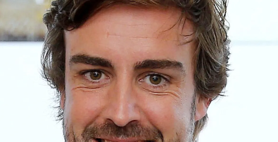 Fernando Alonso celebra il miglior weekend dell'Aston Martin