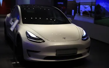 Elon Musk sotto accusa: Fallimento del servizio robotaxi