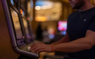 Stretta sul gioco illegale: sospeso locale in centro