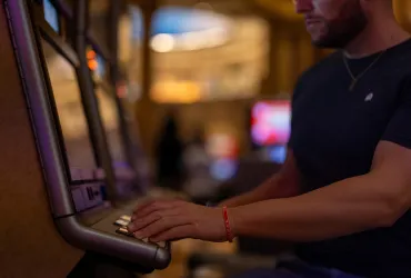 Stretta sul gioco illegale: sospeso locale in centro