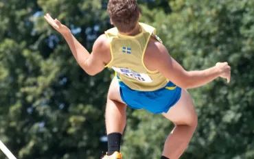 Armand Duplantis riscrive la storia: nuovo record mondiale