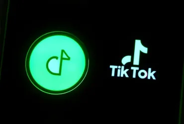 TikTok rivoluziona la moderazione: via libera all'intelligenza artificiale