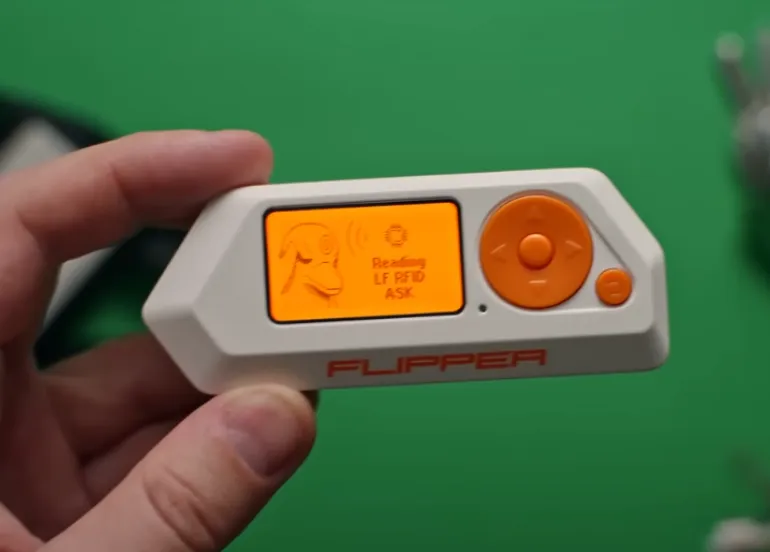 Allarme hacker: Flipper Zero trasforma il furto d'auto