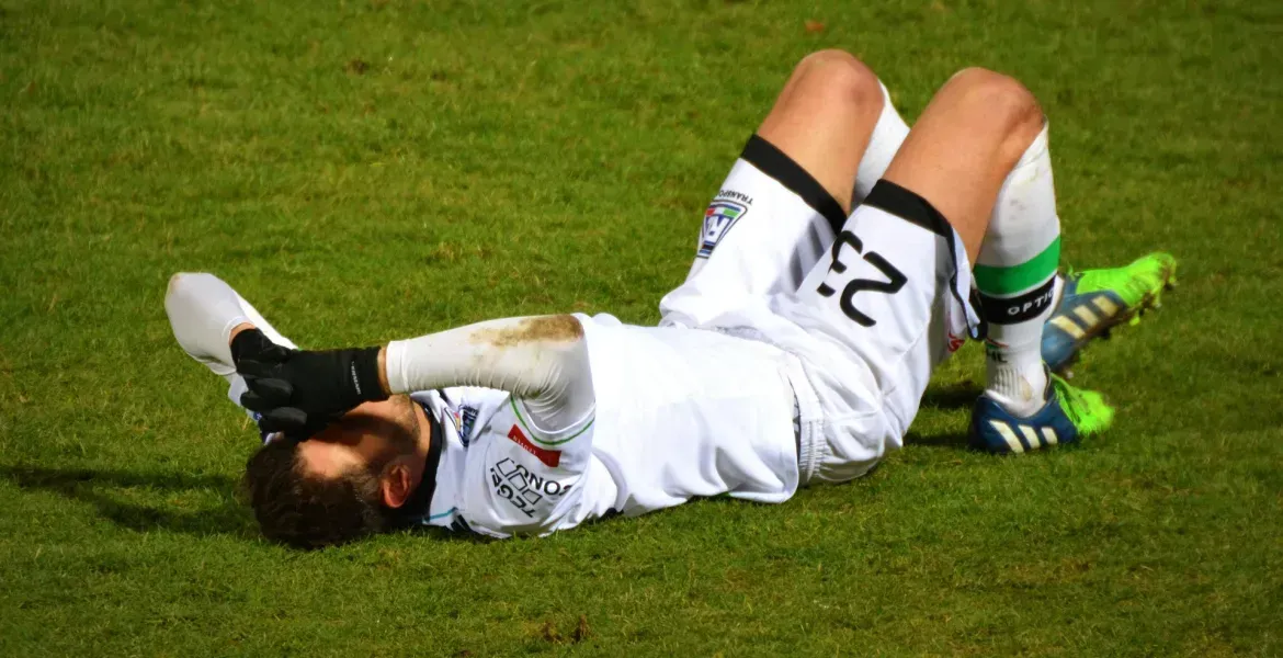 Preoccupazione per Tonali: infortunio alla spalla durante Newcastle-Liverpool