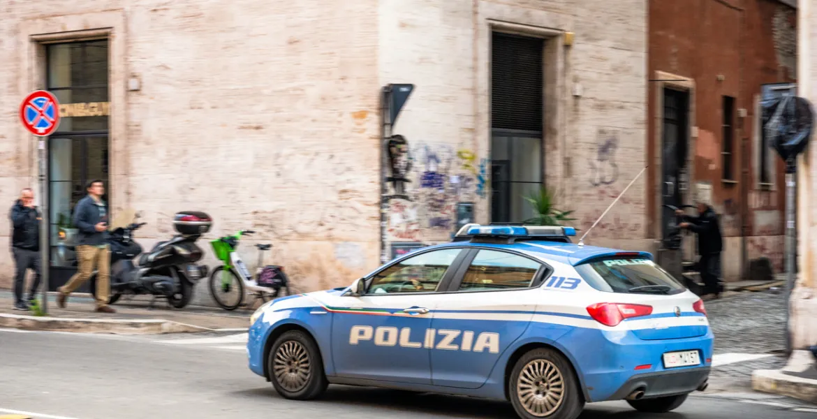 Sigilli a bar sul litorale catanese: scoperta attività illegale