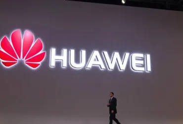 Huawei rilancia l'innovazione AI nonostante la contrazione dei profitti