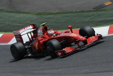 Isaac Hadjar eguaglia Vettel e Verstappen con un podio storico in F1