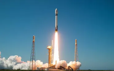 Nuovo decollo Falcon 9: SpaceX lancia 24 satelliti Starlink