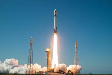 Nuovo decollo Falcon 9: SpaceX lancia 24 satelliti Starlink