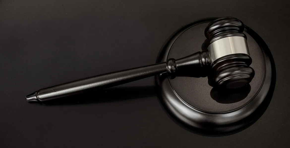 Anthropic condannata a pagare maxi rimborsi per violazione del copyright