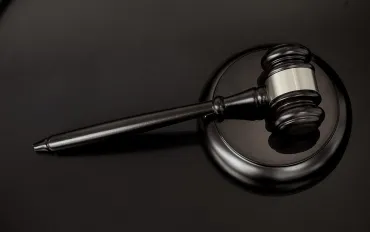 Anthropic condannata a pagare maxi rimborsi per violazione del copyright