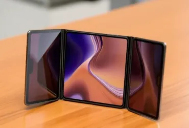 Samsung rivoluziona: lo schermo centrale del Galaxy Z TriFold