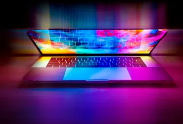 MacBook diventa uno strumento musicale: l'ingegnoso uso del sensore di angolo
