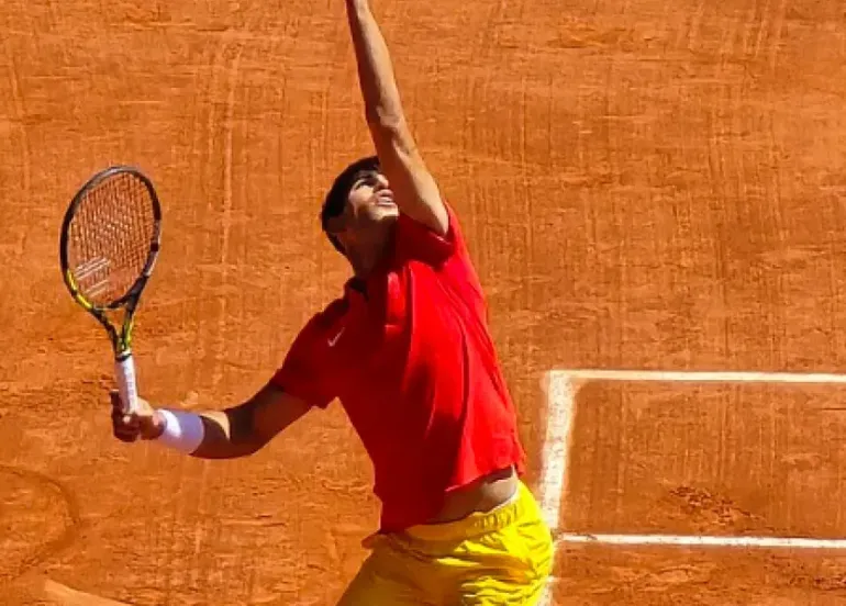 Alcaraz si tinge di platino: il nuovo look da campione
