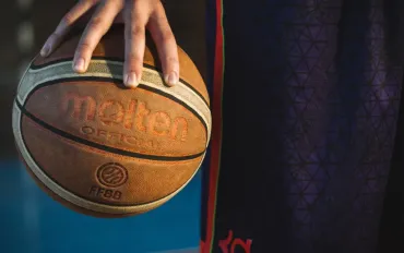Luka Doncic brilla ma la Slovenia è fuori: critiche alla direzione arbitrale