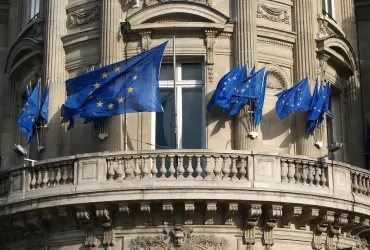 Microsoft evita multe UE: Accordo su Teams e Office 365