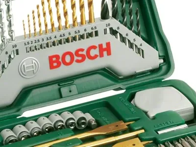 Bosch - Set Accessori Trapano e Cacciavite, 70 pz, titanio, per legno, metallo e pietra, con custodia verde